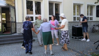 Zabawa taneczna na świeżym powietrzu